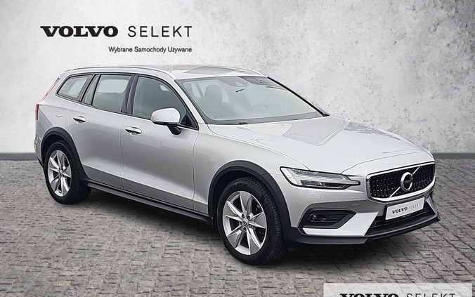 Volvo V60 Cross Country cena 169900 przebieg: 61578, rok produkcji 2021 z Toruń małe 667